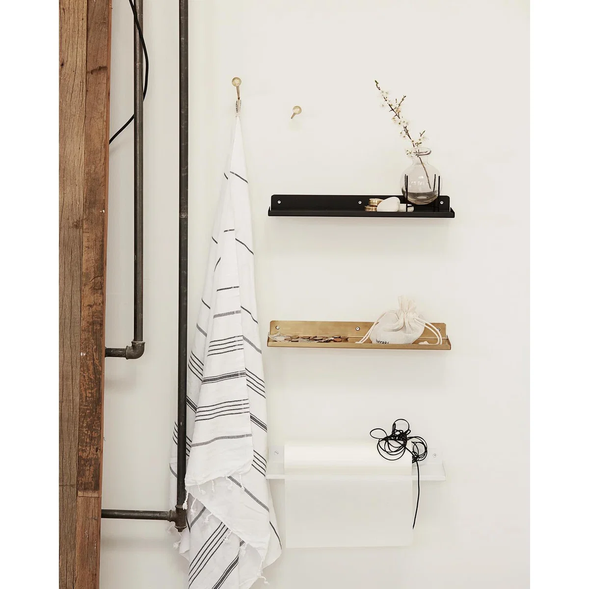Ledge shelf black – image 3