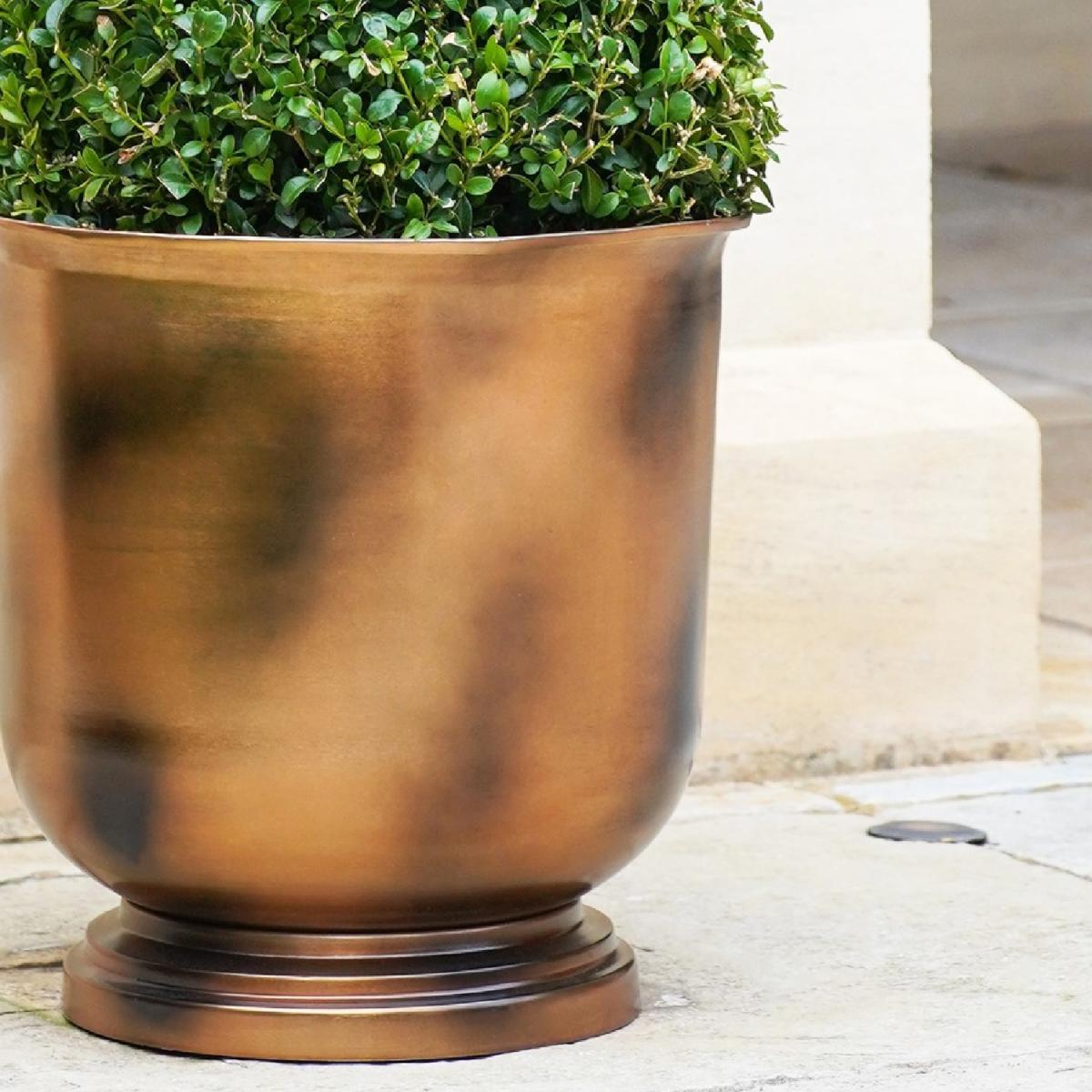 Small Copper Outdoor Metal Urn Hampton- Ivyline – image 2
