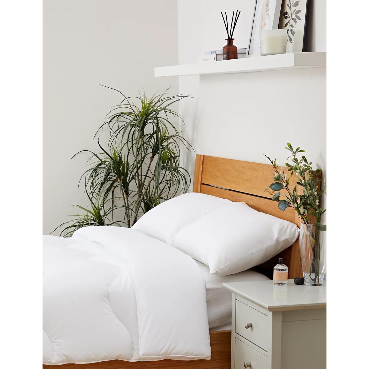 M&S Ultimate Anti Allergy 10.5 Tog Duvet - DBL - White, White – image 2