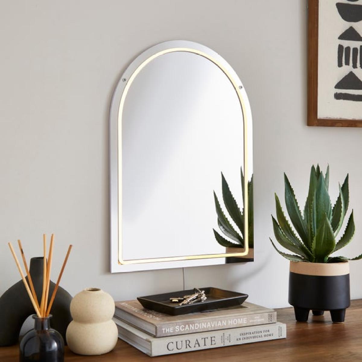 Arched LED Wall Mirror – image 2