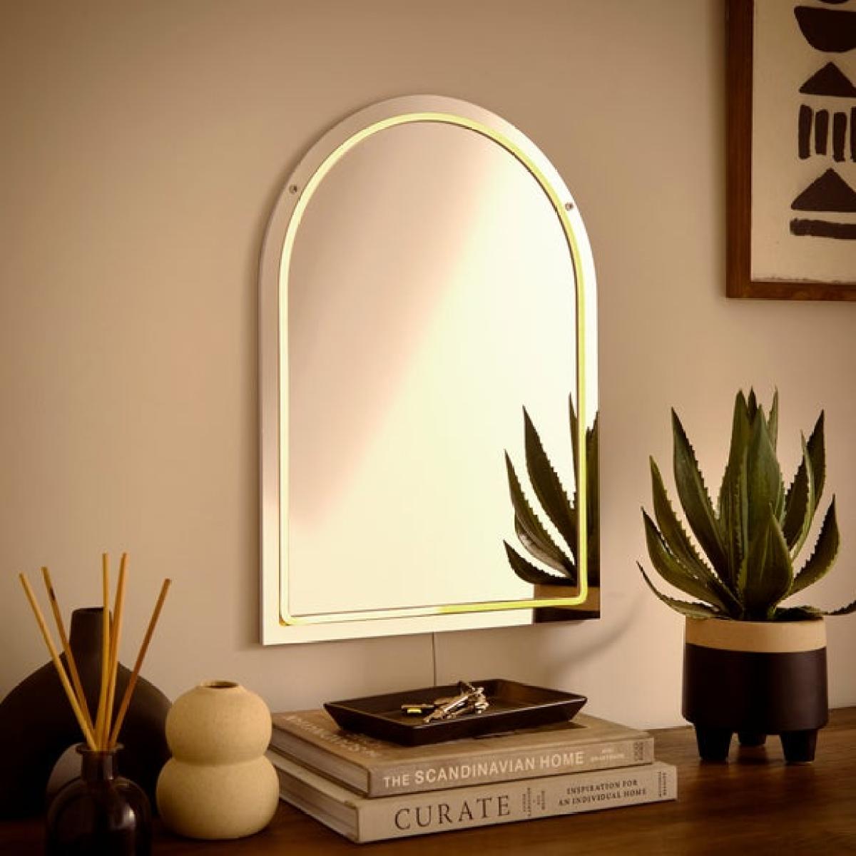 Arched LED Wall Mirror – image 3