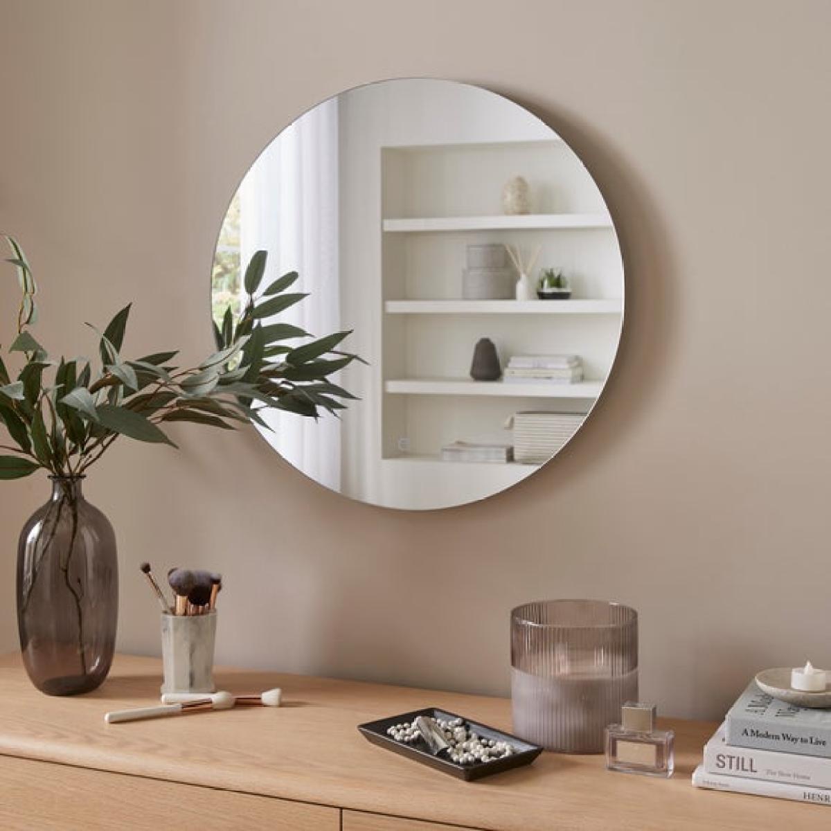 Round Light Up Wall Mirror – image 3