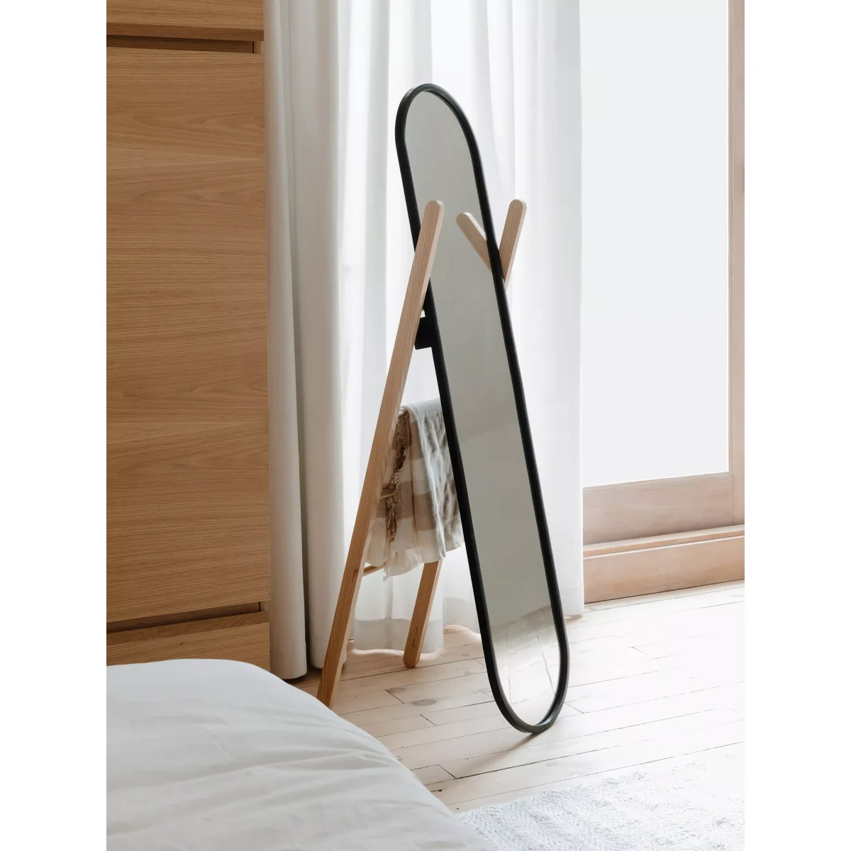 Umbra Hub Cheval Mirror, 158 x 58.5cm, Black – image 2