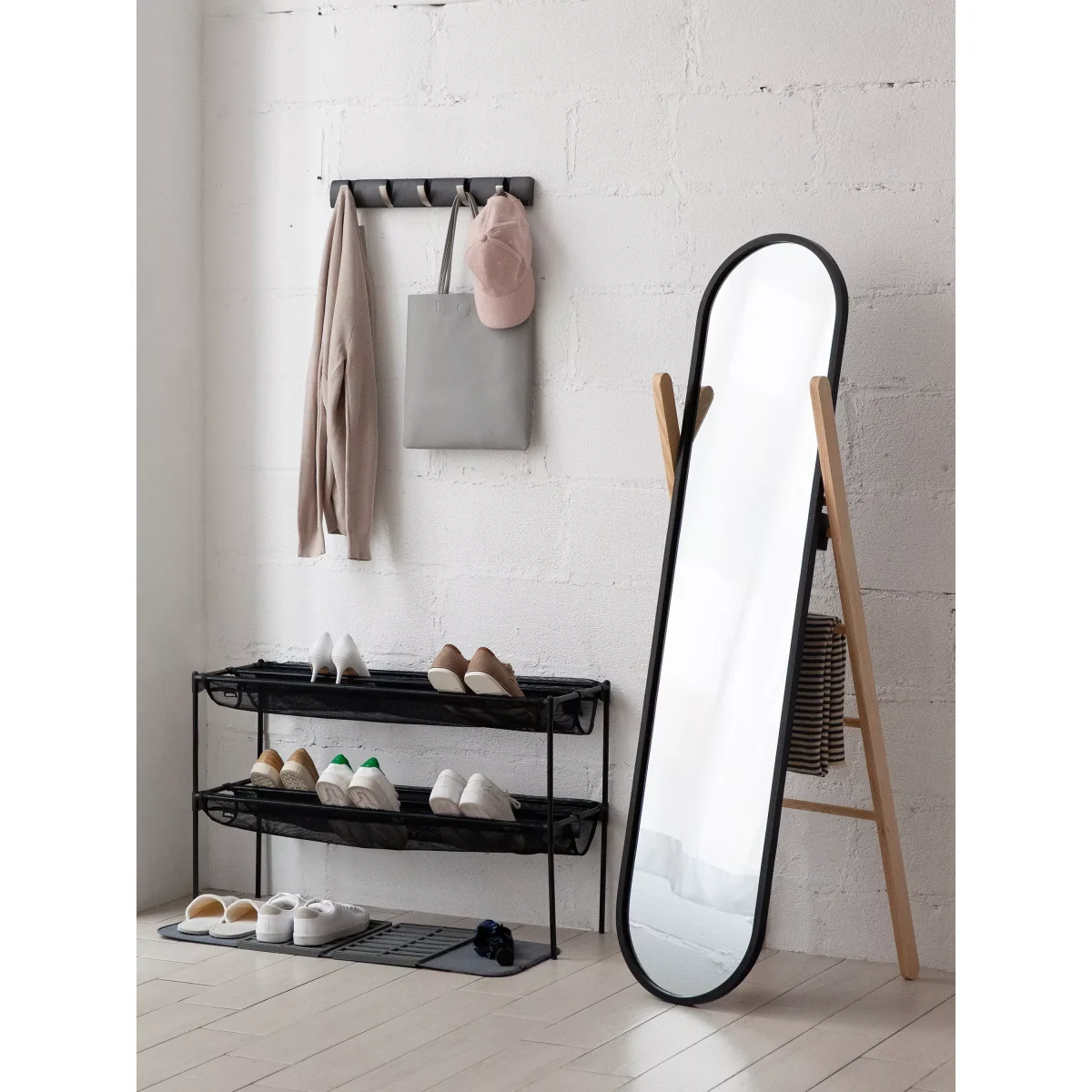 Umbra Hub Cheval Mirror, 158 x 58.5cm, Black – image 3