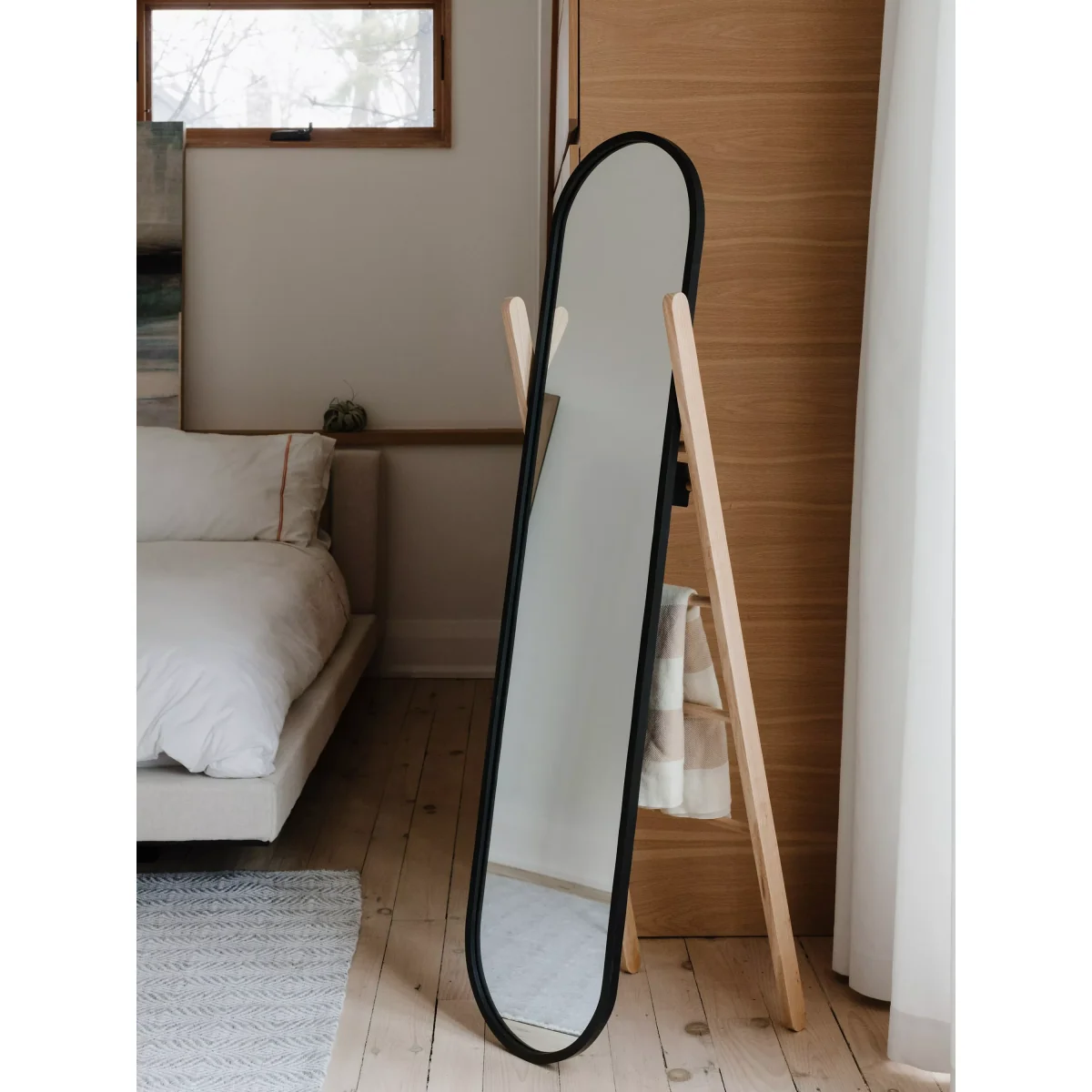 Umbra Hub Cheval Mirror, 158 x 58.5cm, Black – image 4