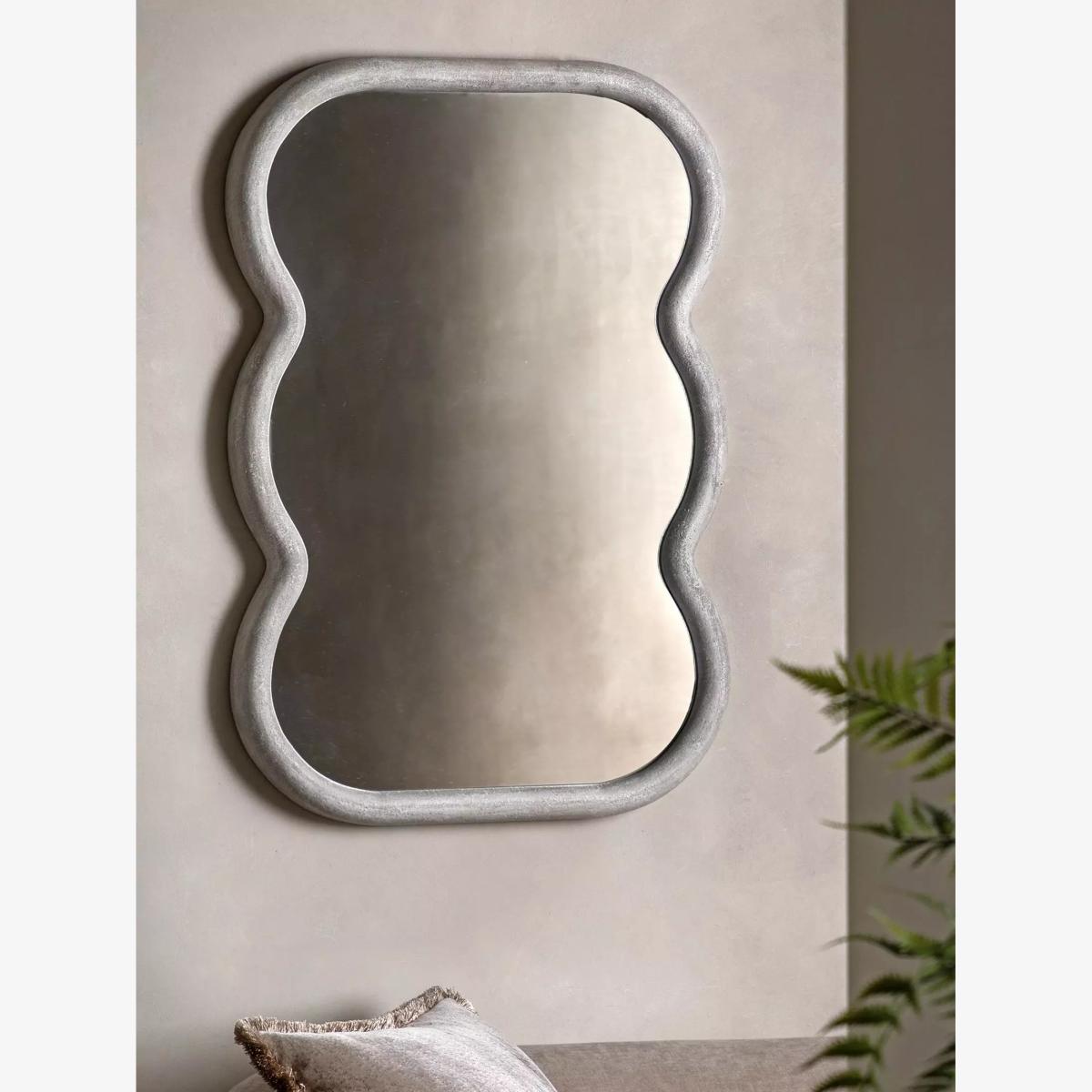 Como Curved Rectangle Mirror – image 1