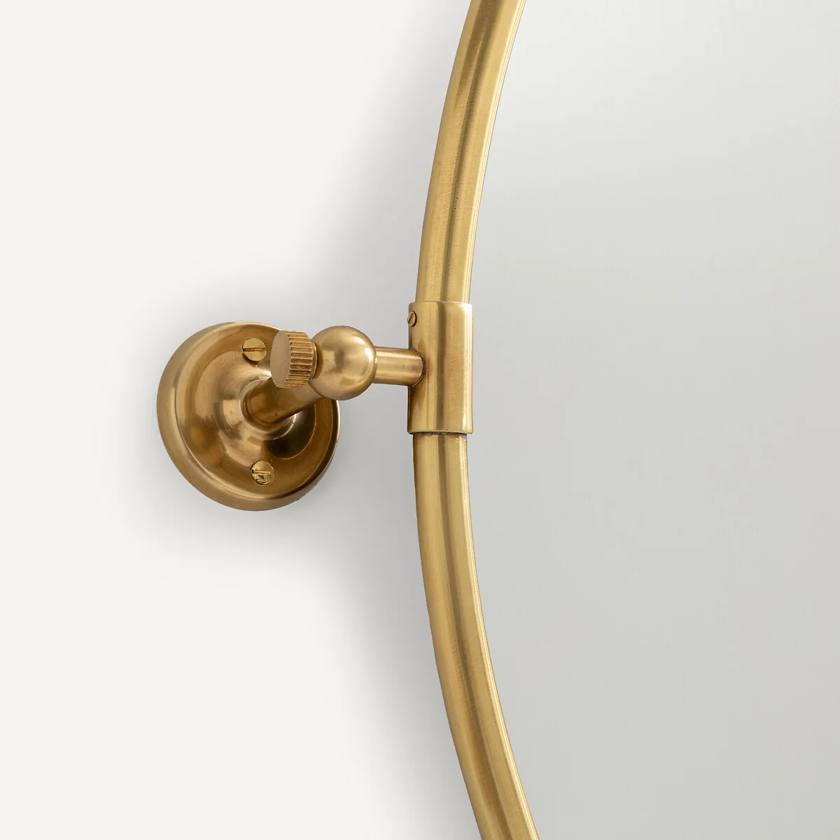 Cassandre Oval Swivel Mirror – image 4