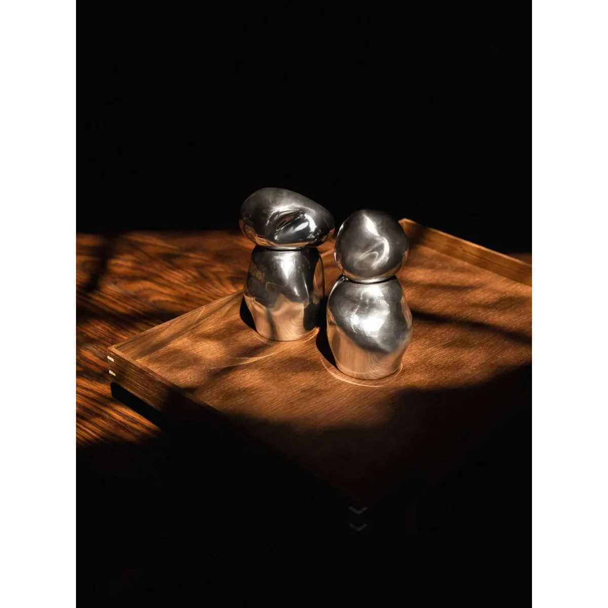 Ferm Living Orevo salt and pepper grinder set 2-pack Mirror polished – image 4