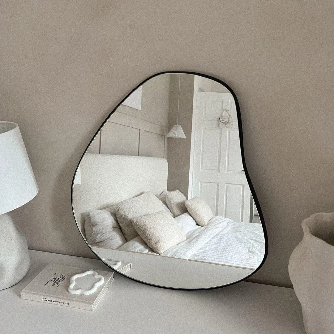 Bani Medium Black Blob Mirror – image 1