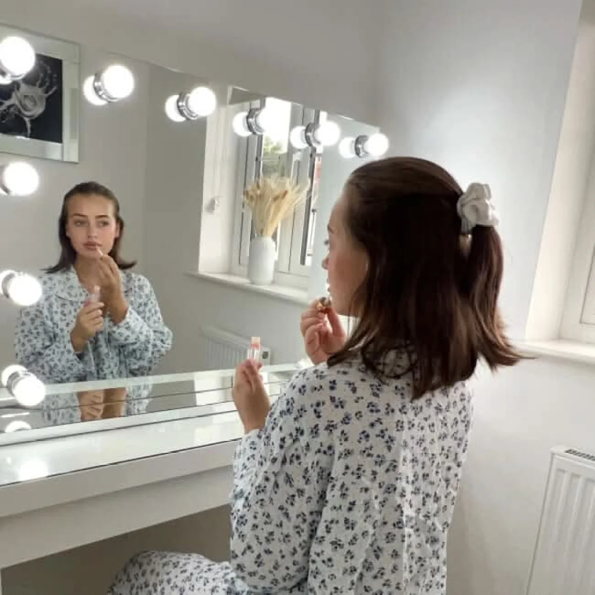 Scarlett Large Hollywood Mirror 100x70cm – image 5