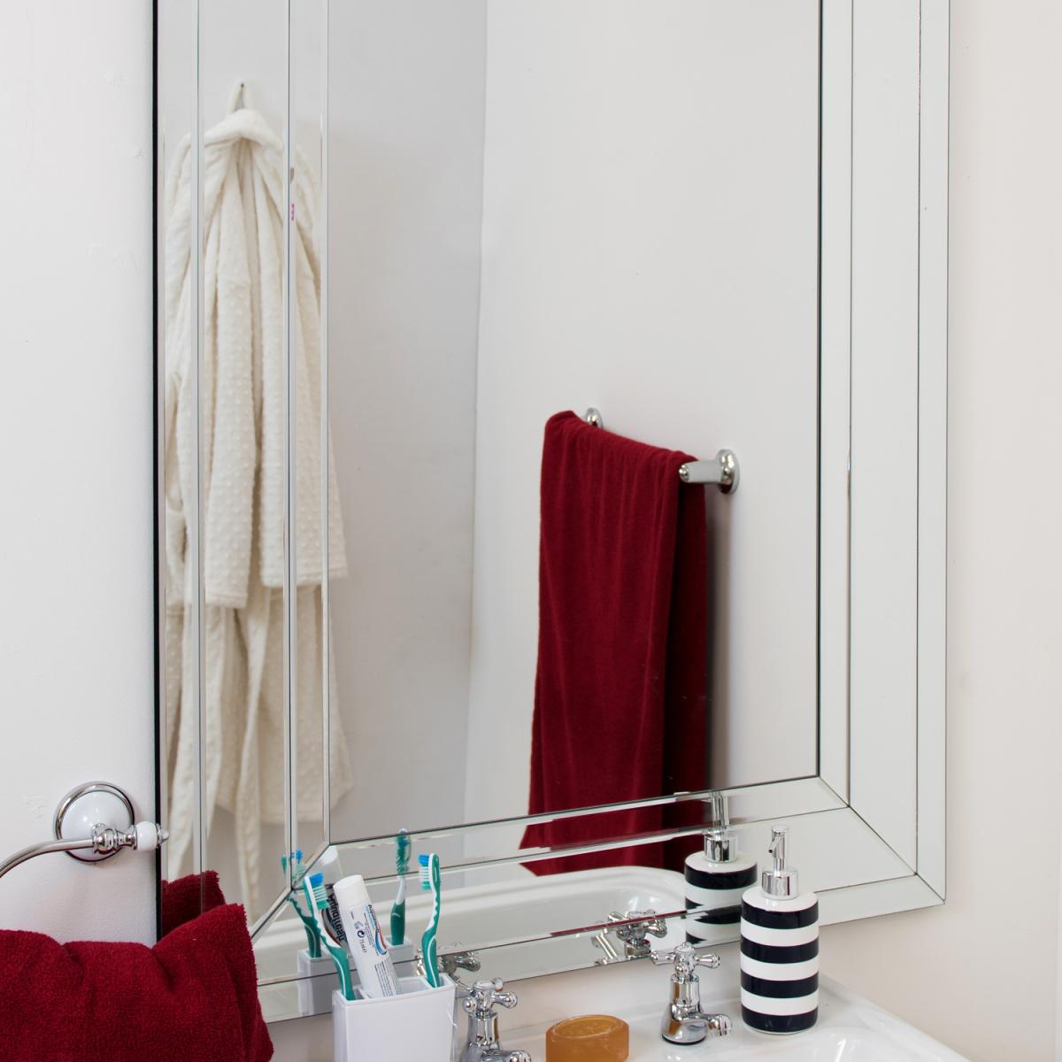 MirrorOutlet Grafham Bevelled Venetian Mirror 120 x 80cm - All glass – image 3