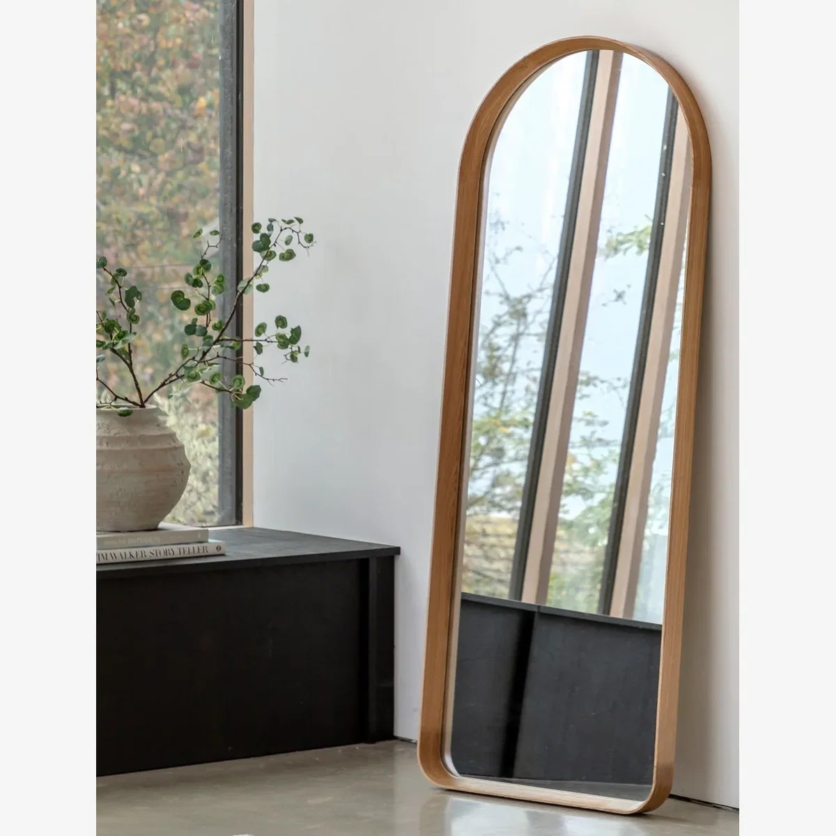 Linna Oak Leaner Mirror – image 1