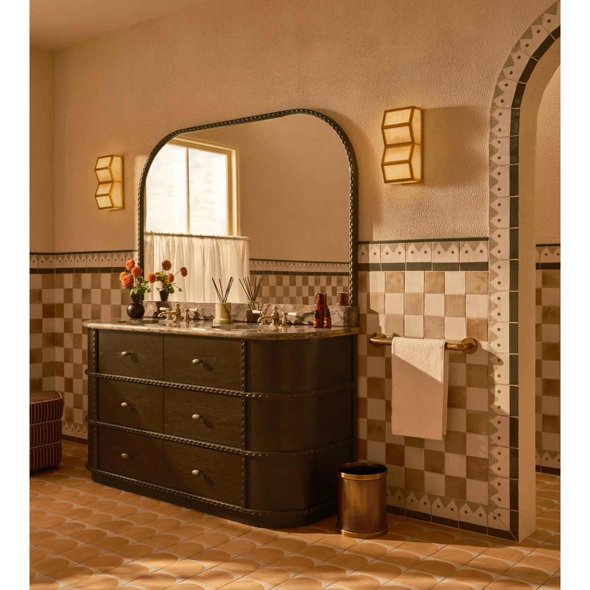 Pietro Double Vanity With Mirror, Brazilian Quartzite – image 2