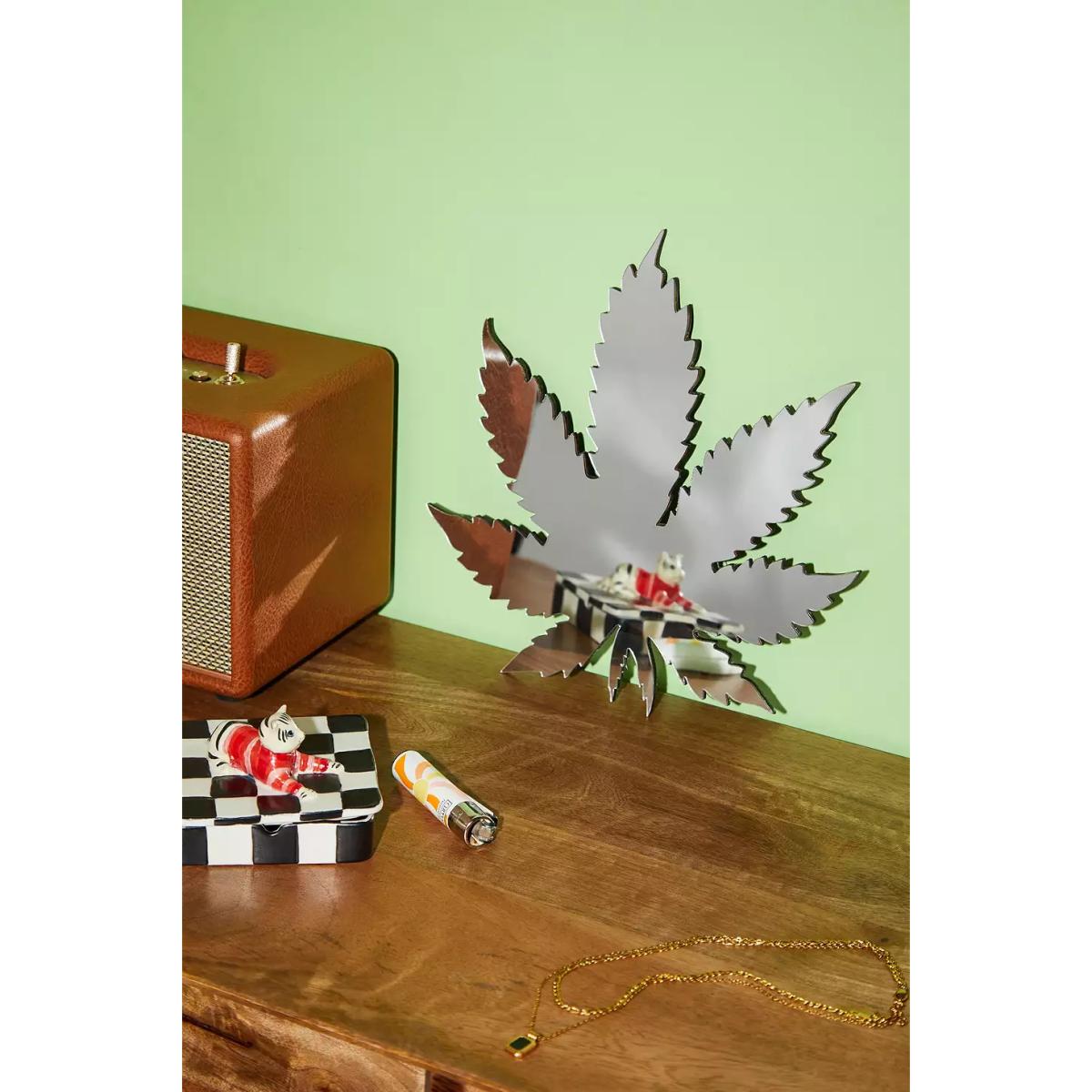 UO Leaf Mirror 25cm x 25cm at Urban Outfitters – image 2
