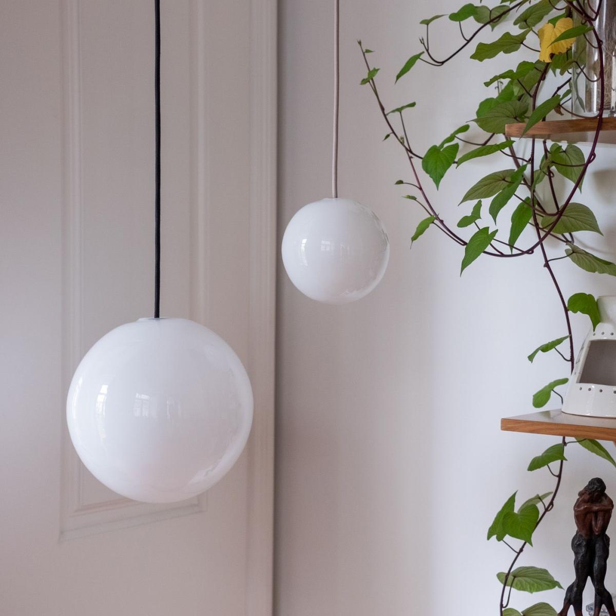 Black Bulb Lamp Medium Sphere – image 3