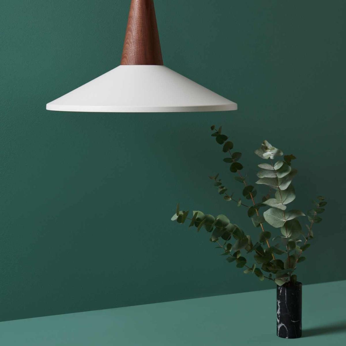 White Shell Eikon Black Oak Lamp – image 3