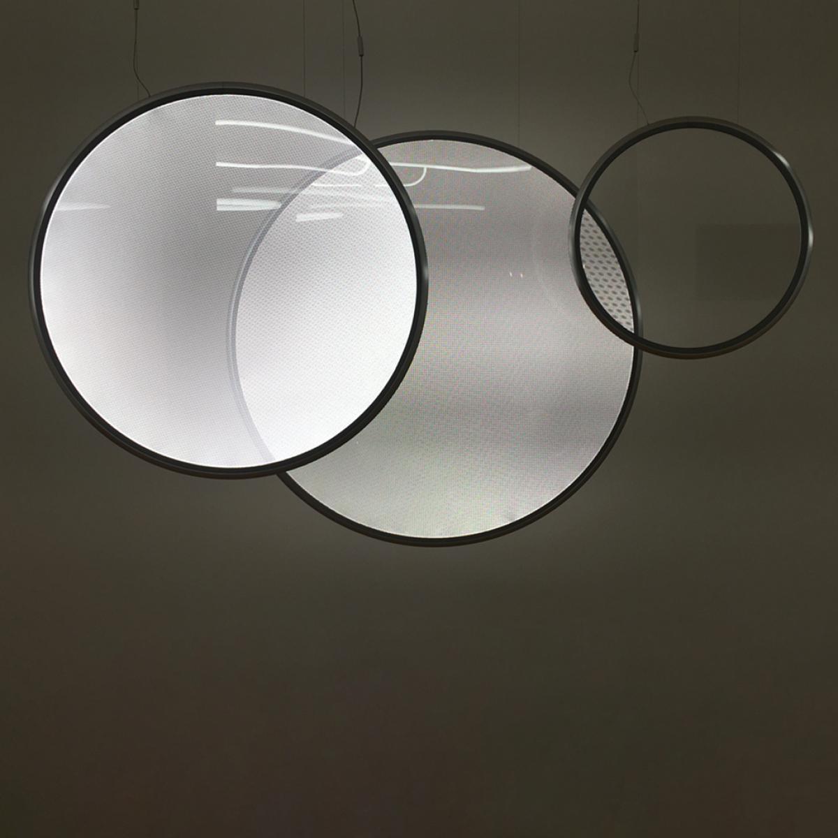 Medium Discovery Vertical TW Pendant Light in Black – image 9