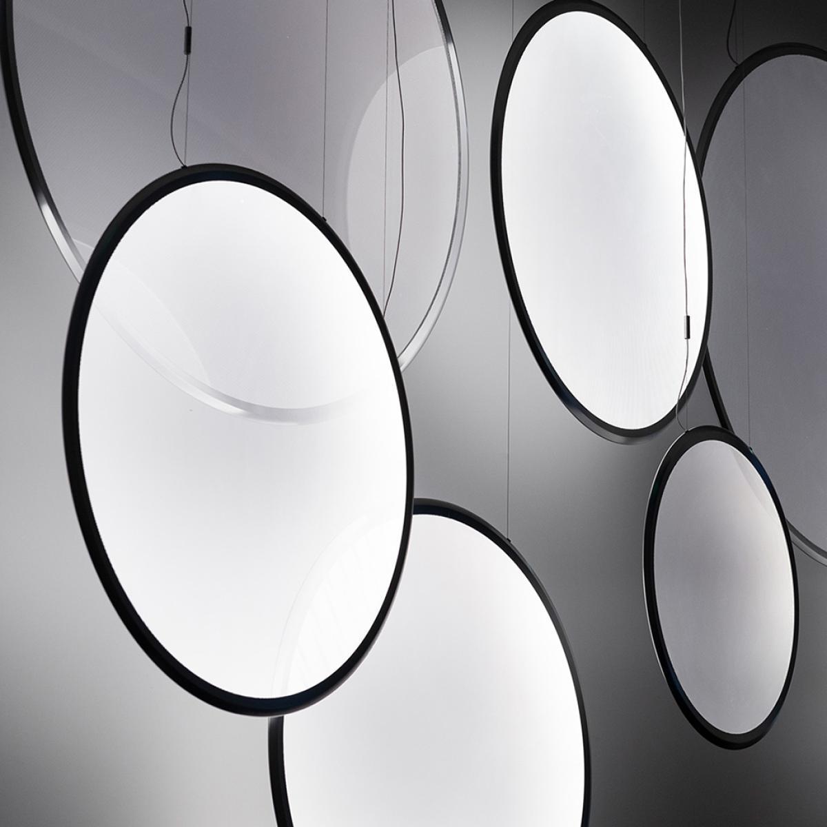 Medium Discovery Vertical TW Pendant Light in Black – image 10