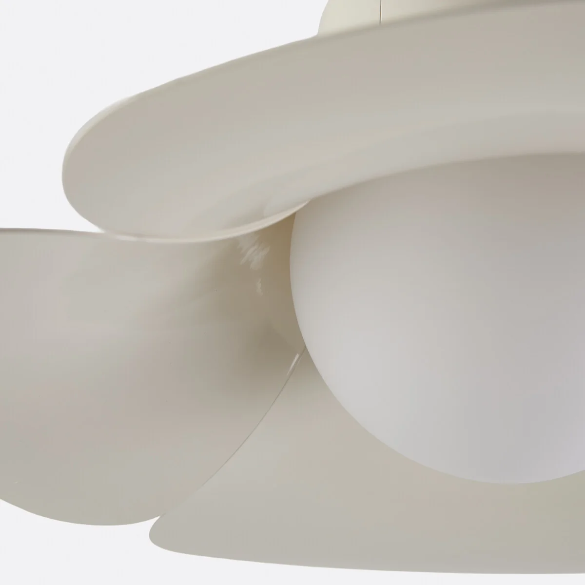 Tessen Petal Ceiling Light in Metal and Opaline Ø48cm – image 5