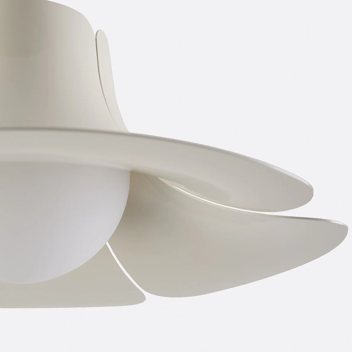 Tessen Petal Ceiling Light in Metal and Opaline Ø48cm – image 6