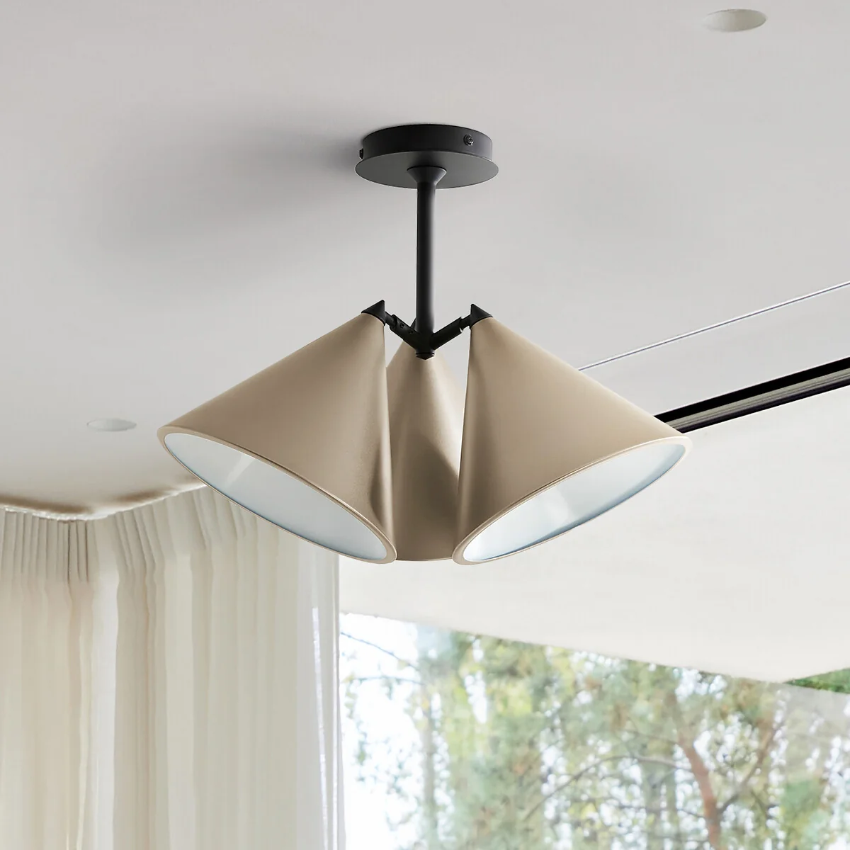 Moke 3-Cone Ceiling Light – image 2