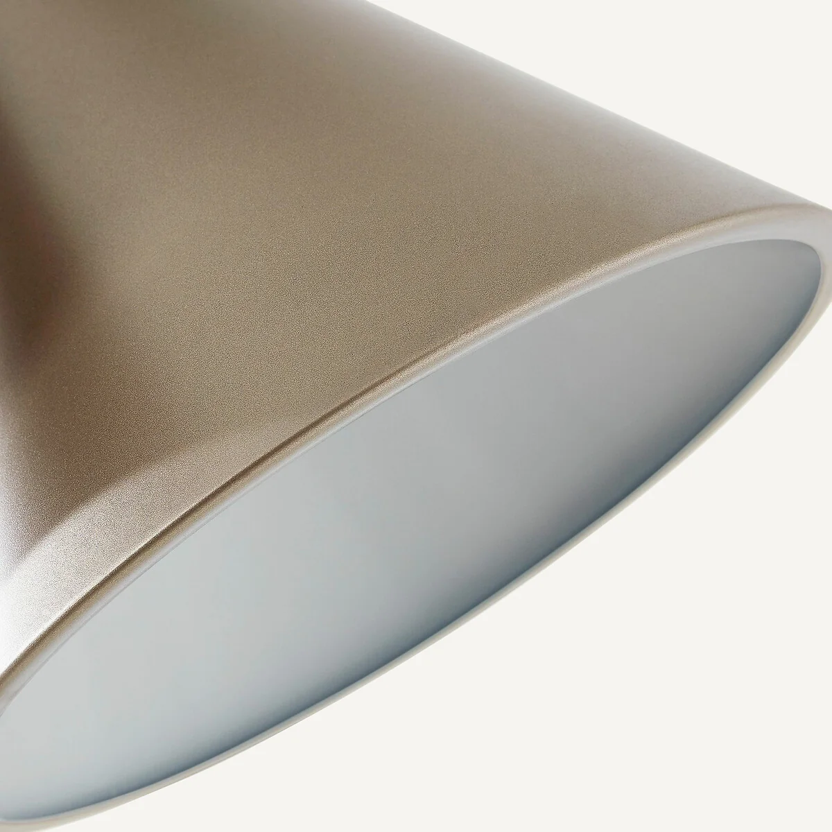 Moke 3-Cone Ceiling Light – image 5
