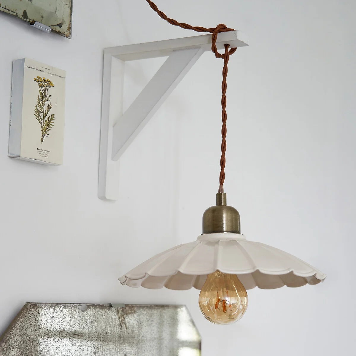 Festonia Scalloped Metal Ceiling Light – image 2
