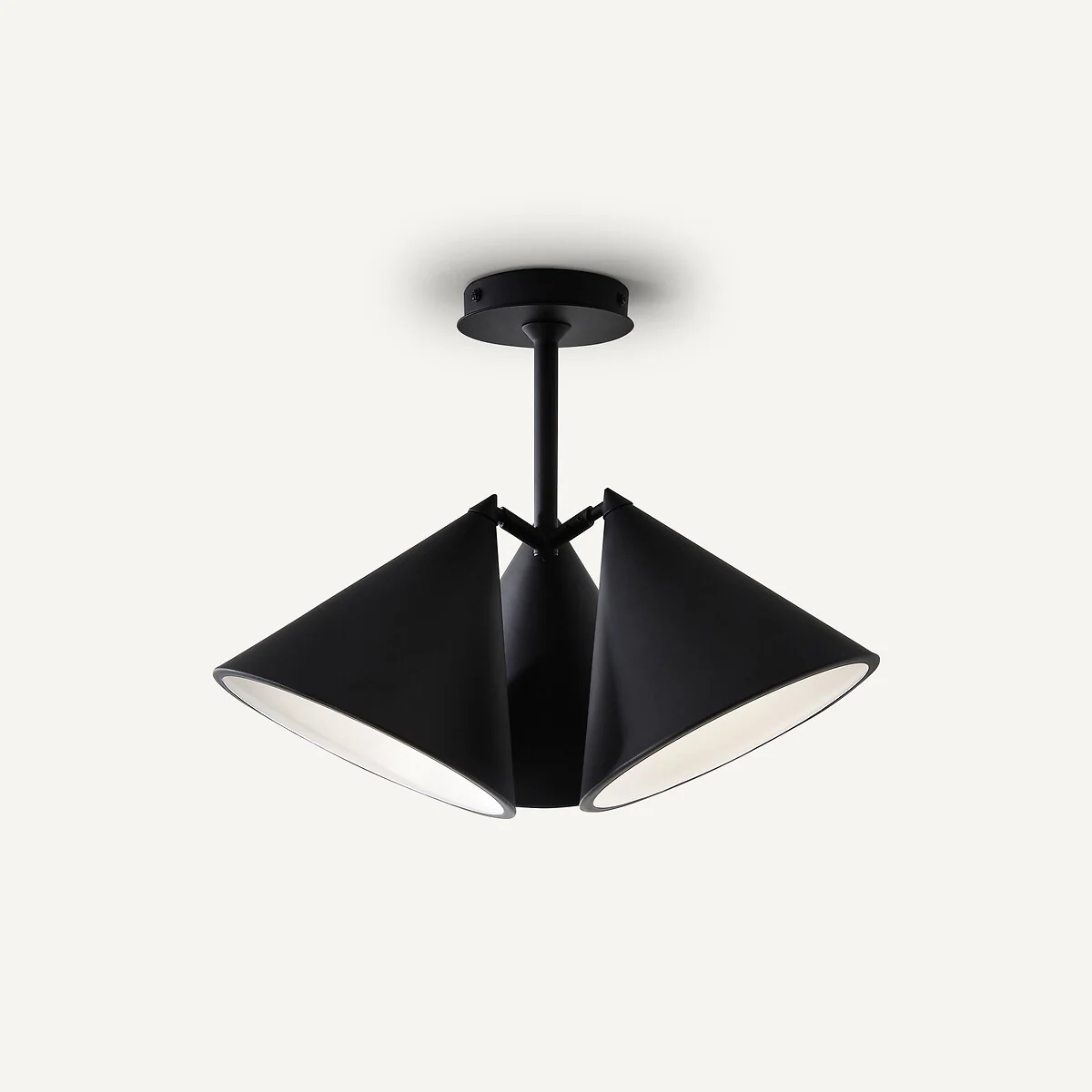 Moke 3-Cone Ceiling Light – image 2