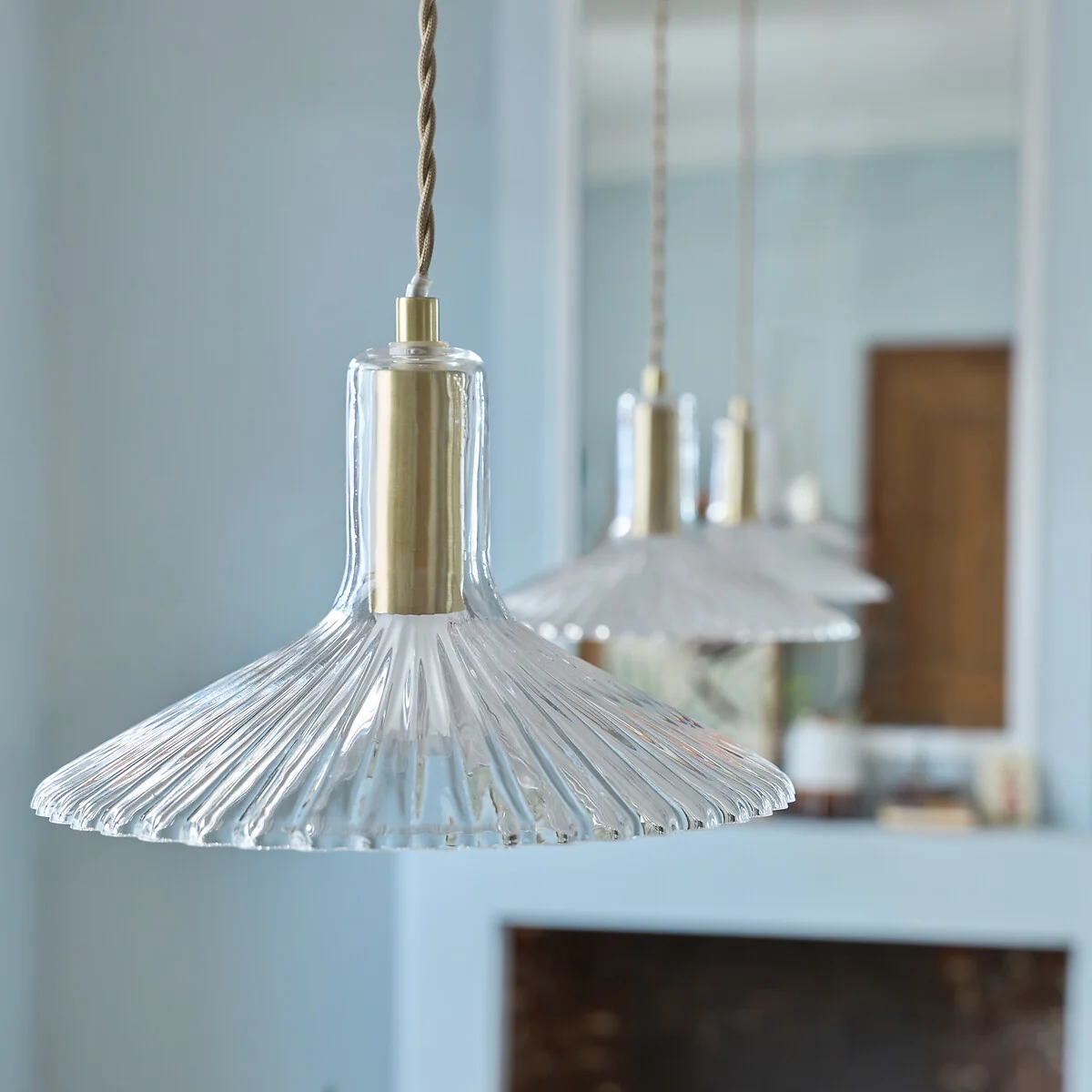 Gramma Ribbed Glass/Brass Hanging Lamp Ø24.5cm – image 2