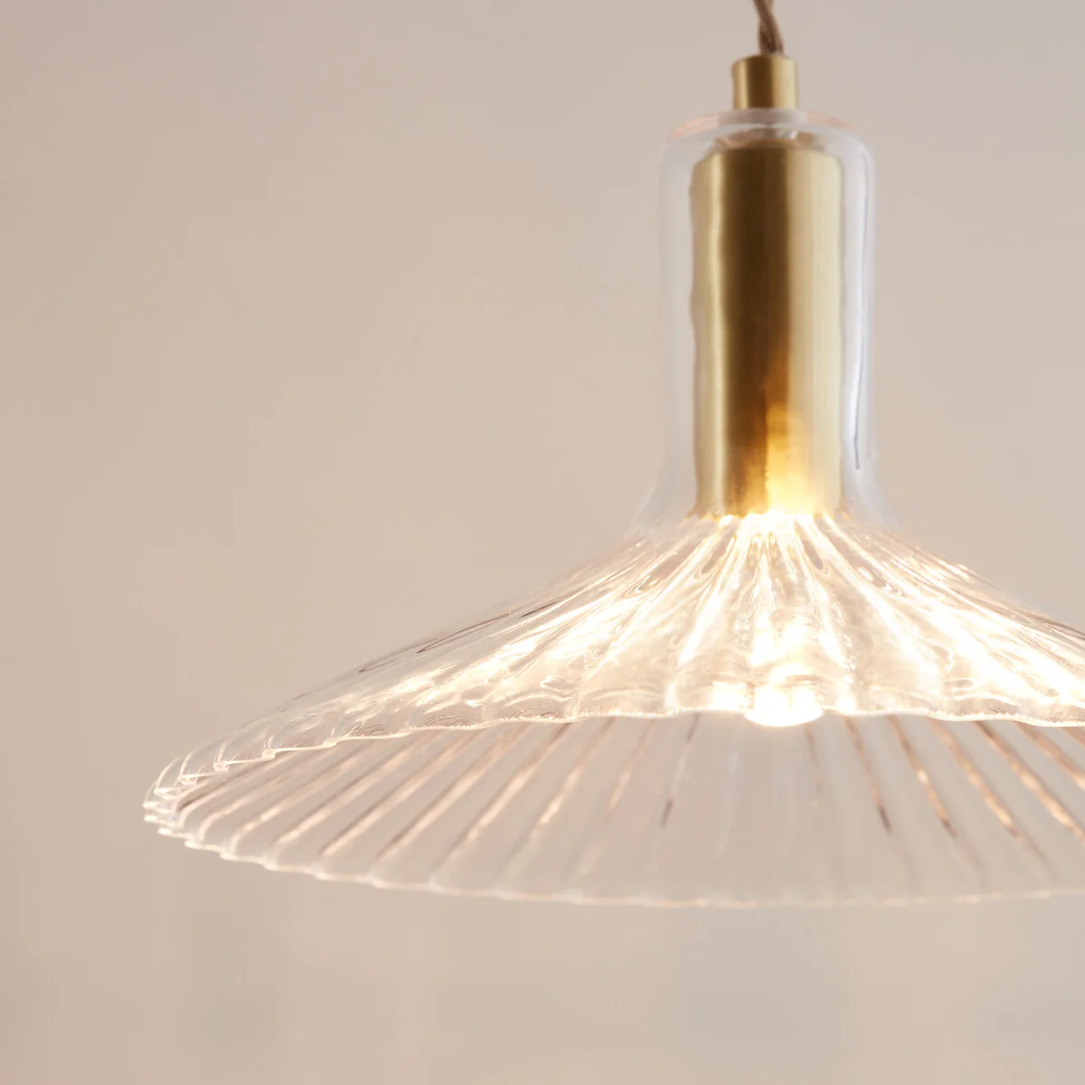 Gramma Ribbed Glass/Brass Hanging Lamp Ø24.5cm – image 4