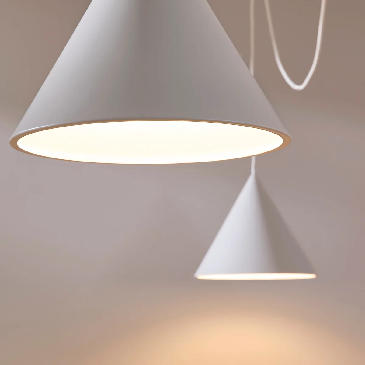 Moke Modular Ceiling Light System with 3 Cones – image 3