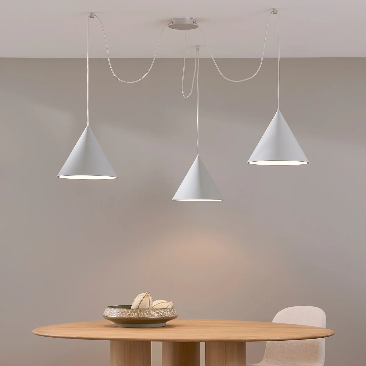Moke Modular Ceiling Light System with 3 Cones – image 1