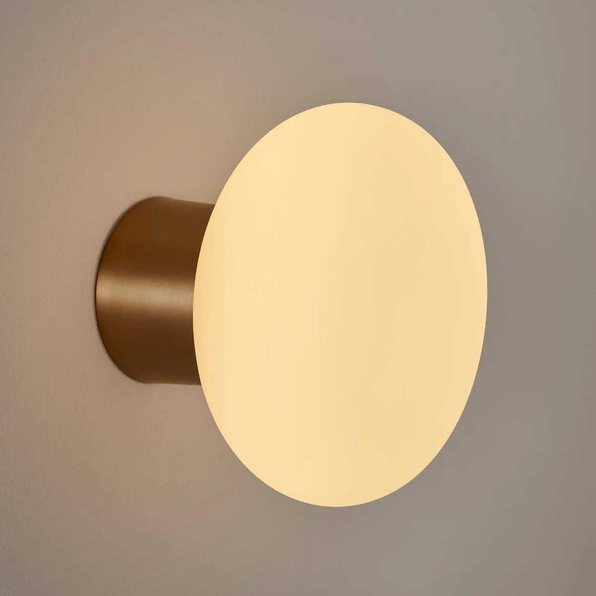 Faith Large Opaline Ceiling Light – image 4