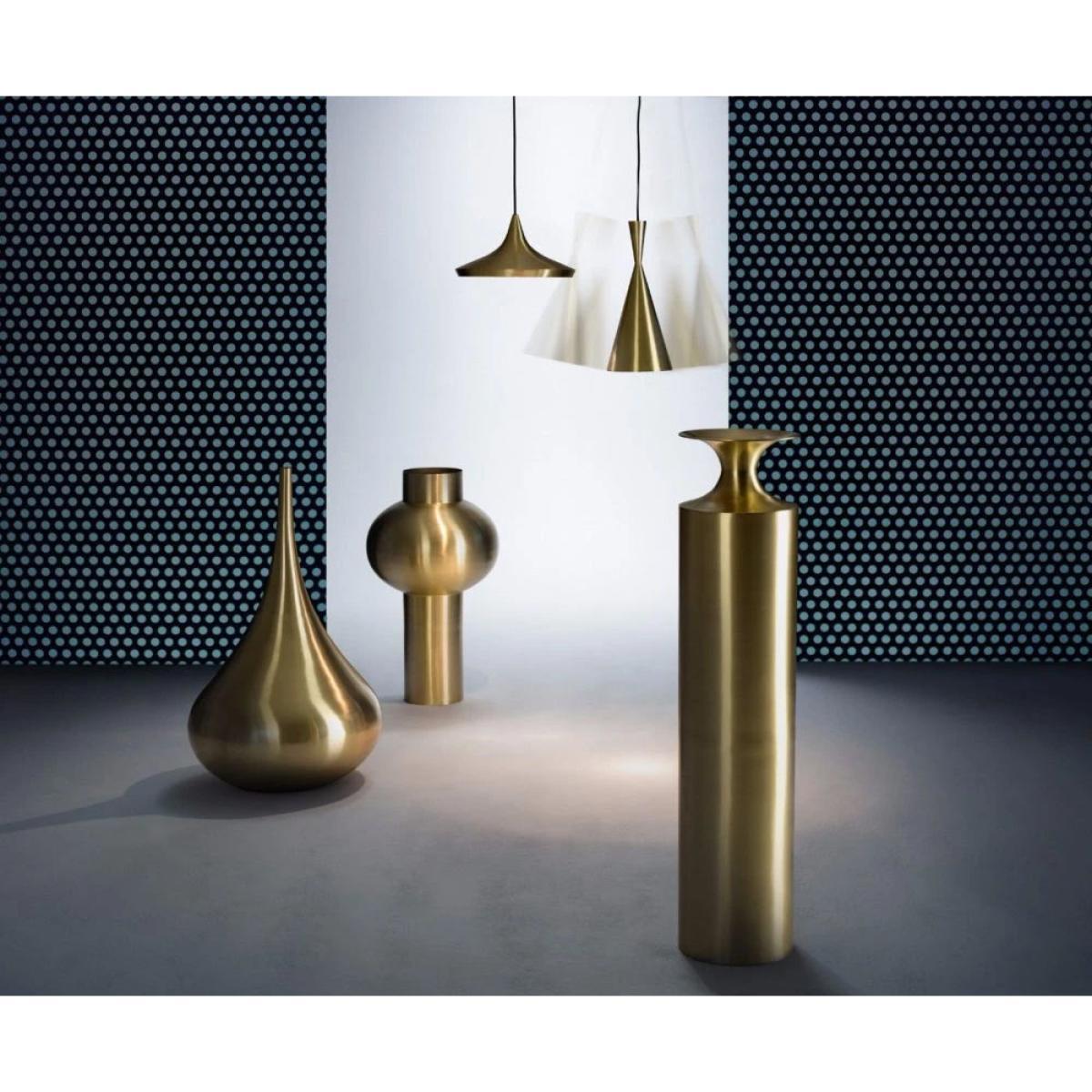 Beat Tall LED Pendant - / Ø 19 cm x H 42 cm - Hand-crafted by Tom Dixon Gold/Metal – image 2