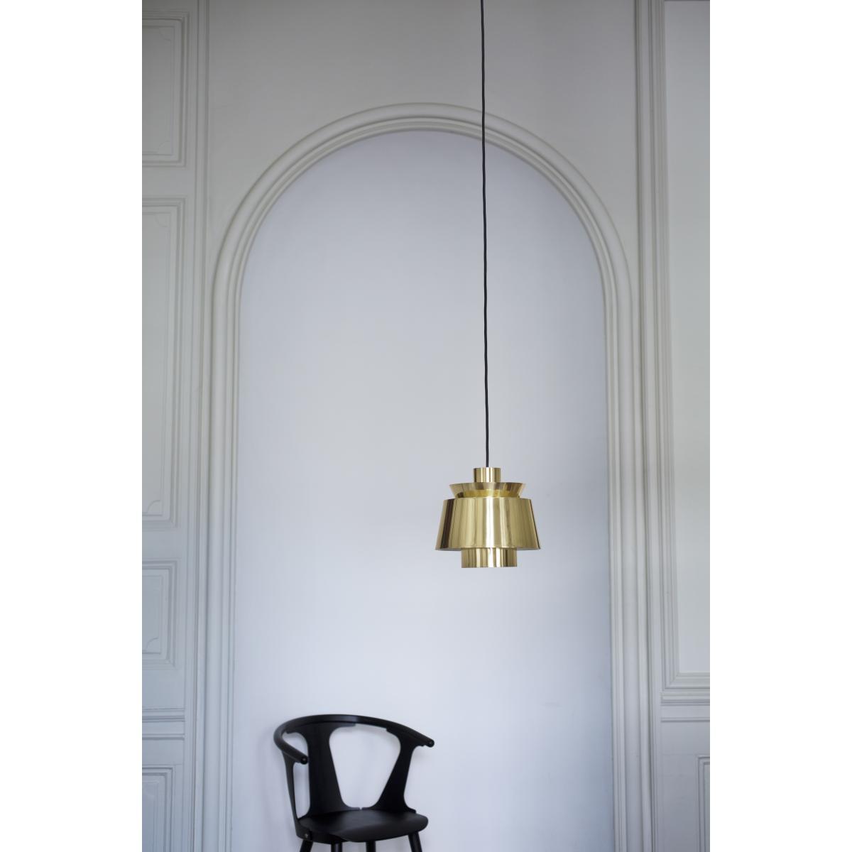 Utzon Pendant - / 1947 reissue by &tradition Gold/Metal – image 2