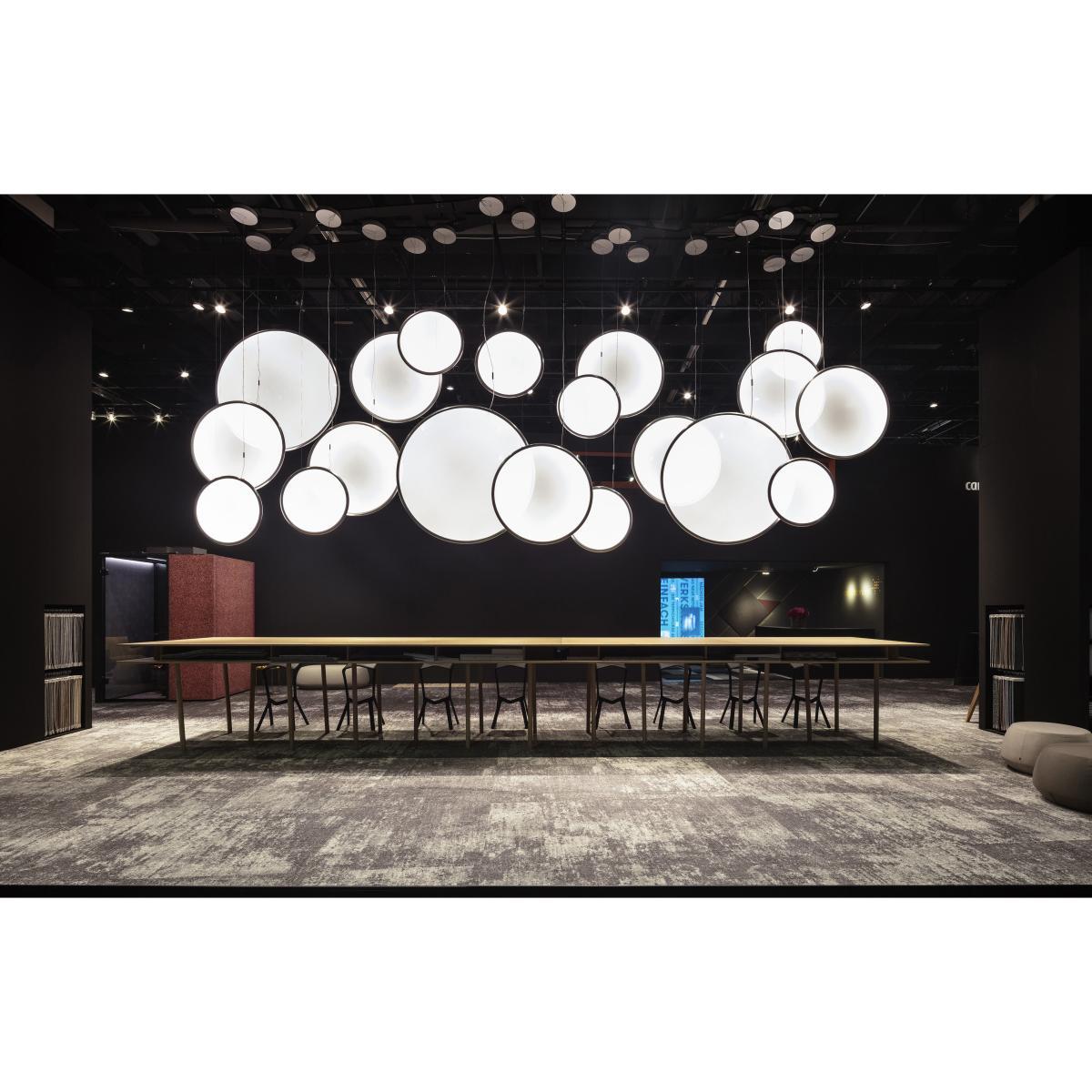 Discovery Vertical LED Pendant - / Ø 100 cm - Connected smartphone app by Artemide Transparent – image 3