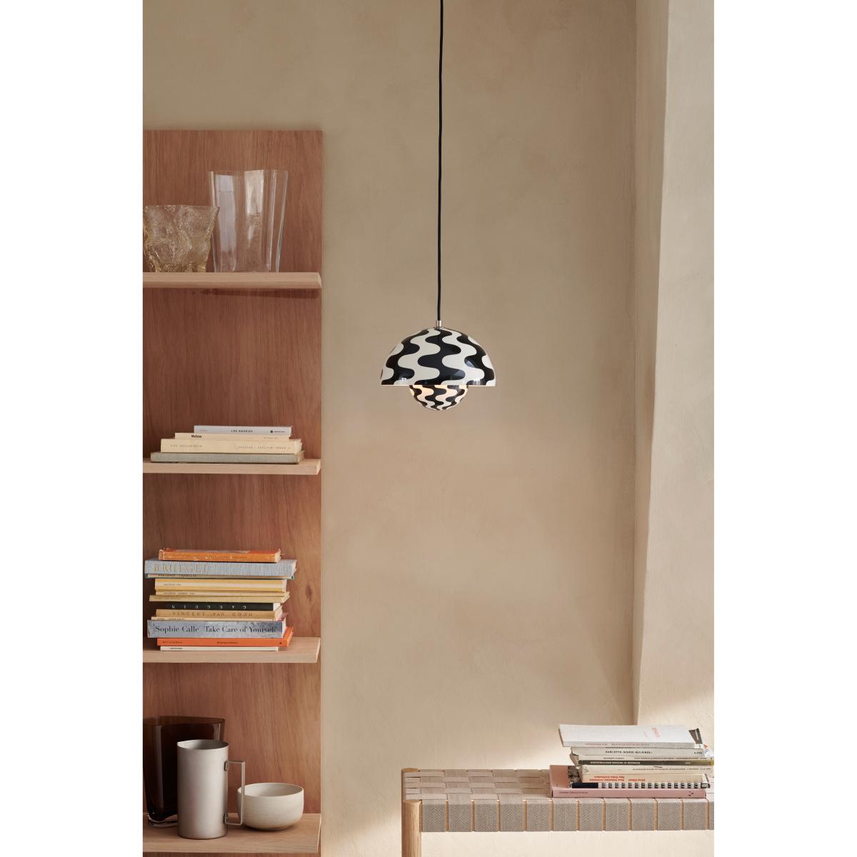 &Tradition FlowerPot VP1 pendant Black-white pattern – image 3
