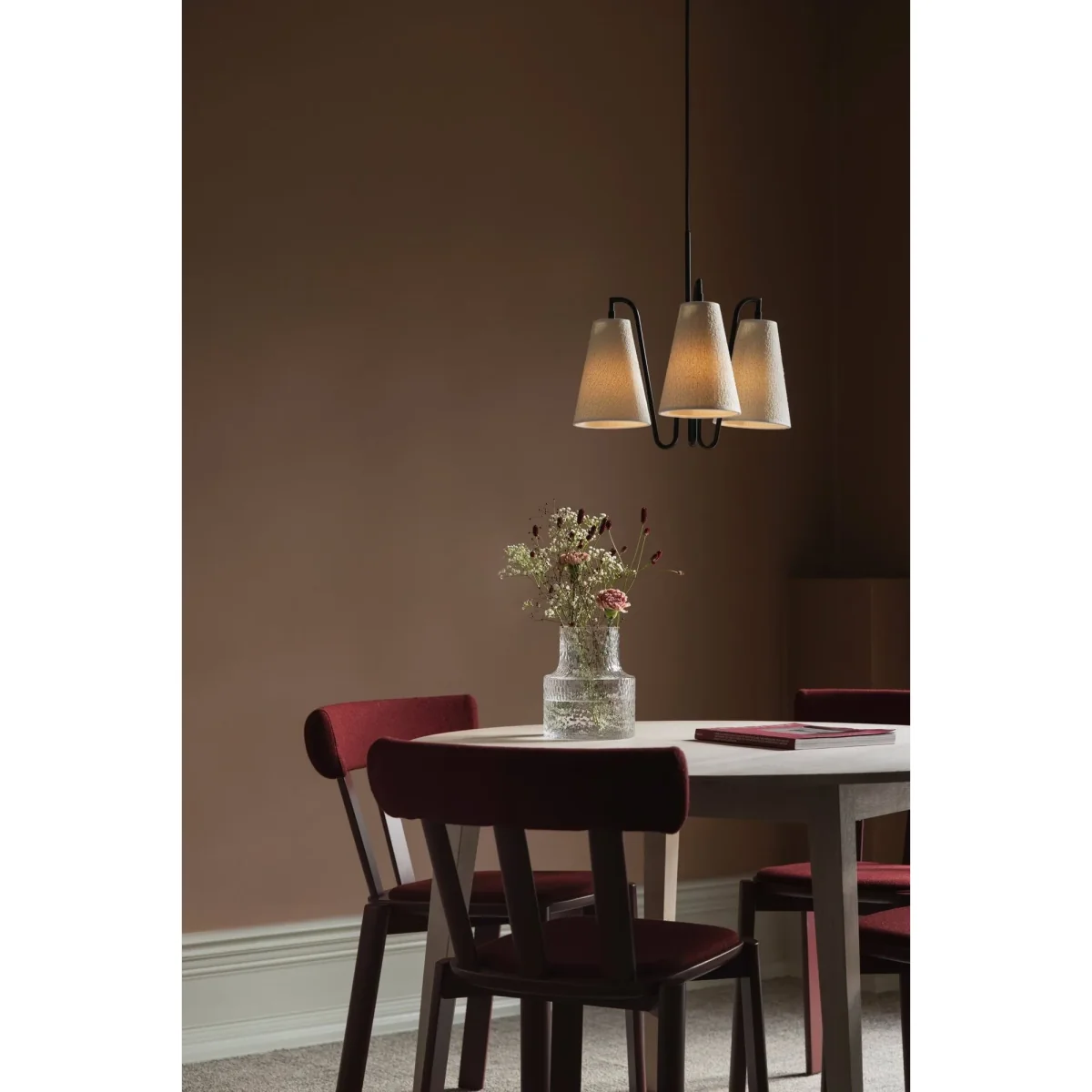 Globen Lighting Lou pendant lamp 3 white bouclé-black 46x46 cm – image 3