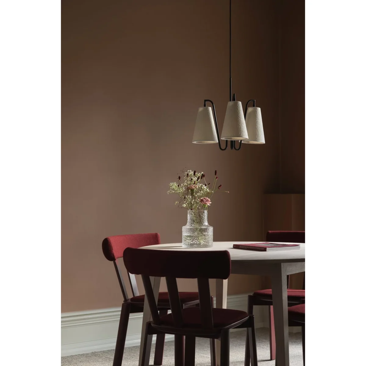 Globen Lighting Lou pendant lamp 3 white bouclé-black 46x46 cm – image 5