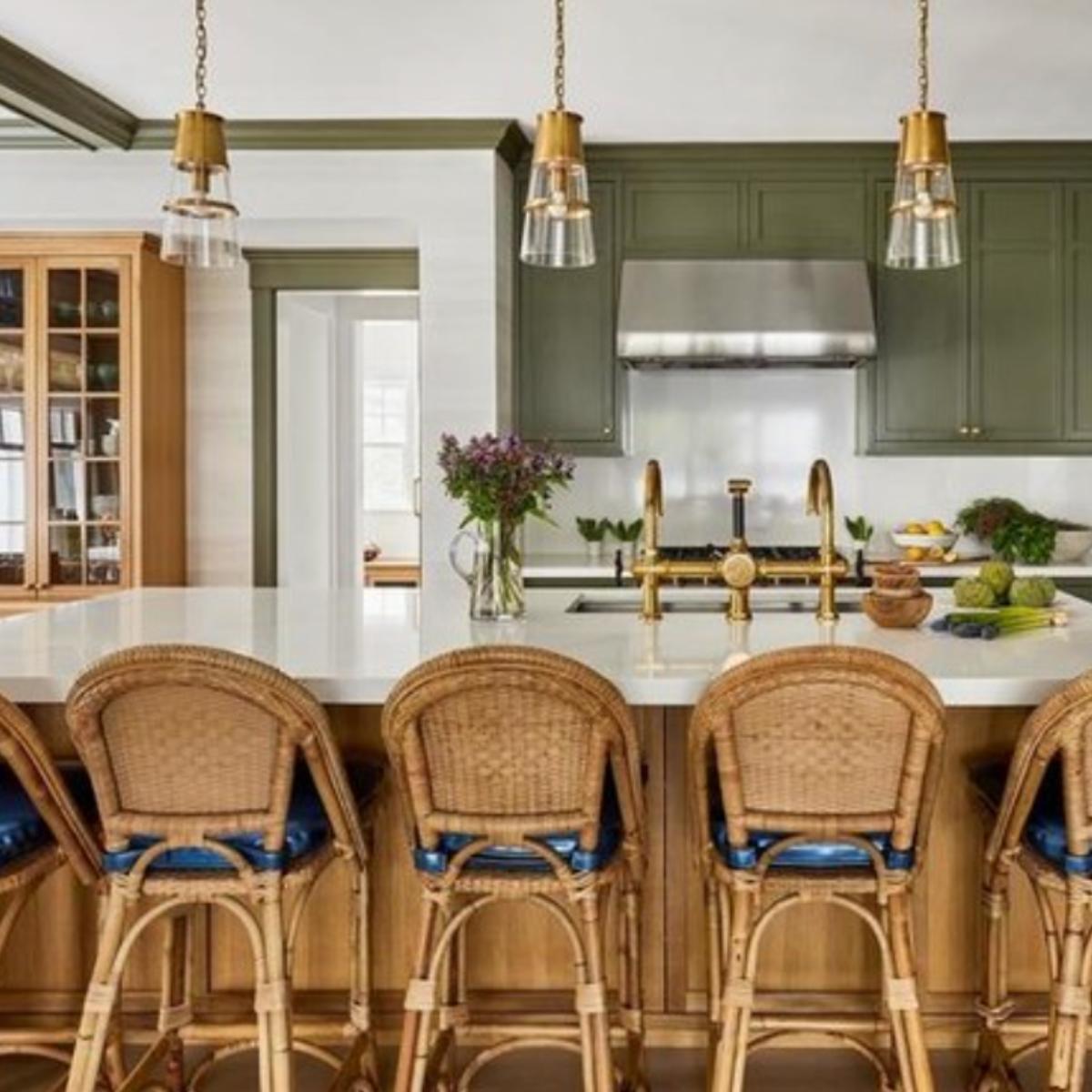 Visual Comfort | Robinson Medium Pendant | Antique Brass – image 2