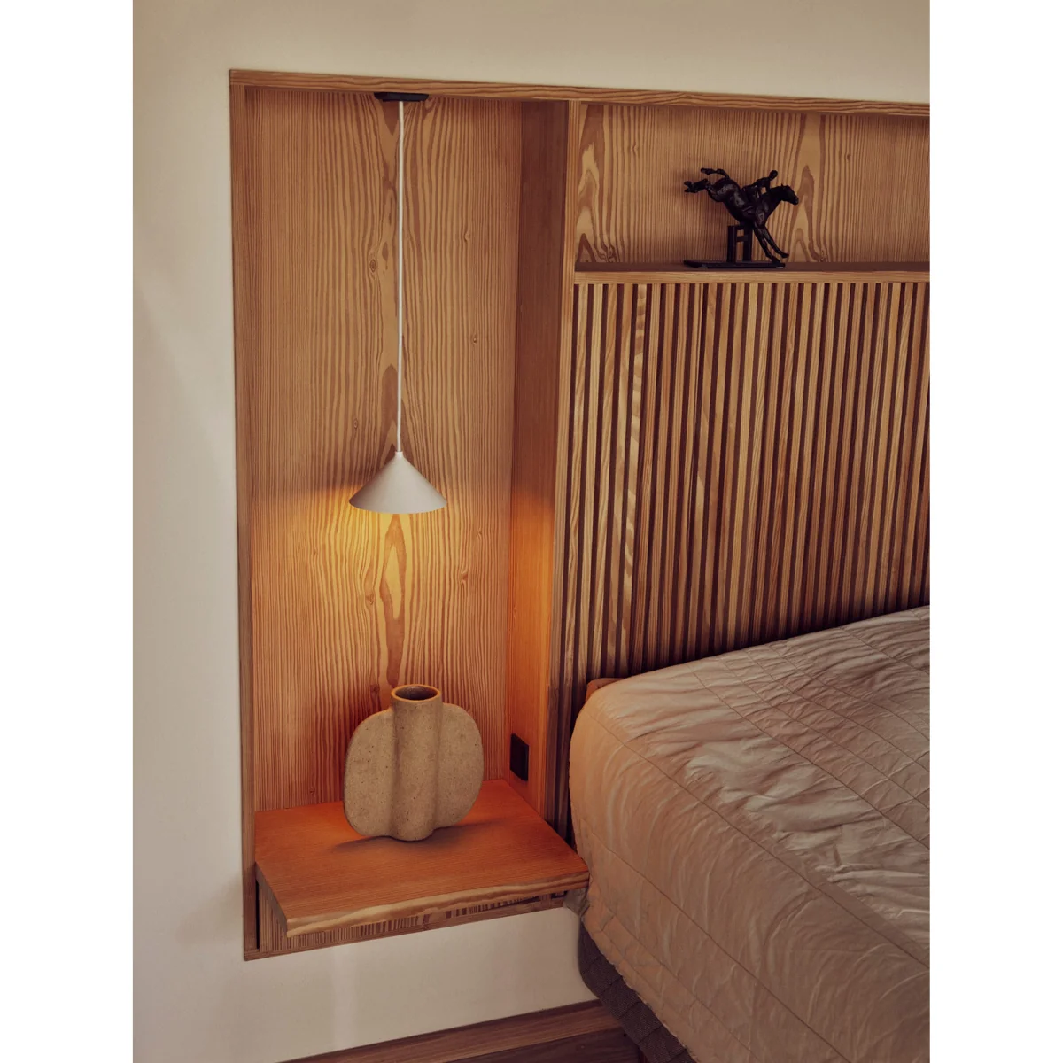 Small Pendant Light Grasp – image 2