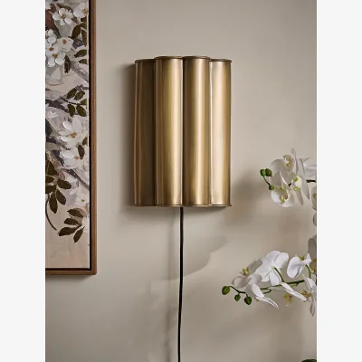 Cox and Cox Scalloped Brass Wall Light