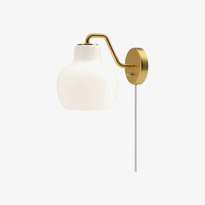 Made in Design VL Ring Crown Wall light with plug - / 1940 reissue by Louis Poulsen White/Gold/Metal