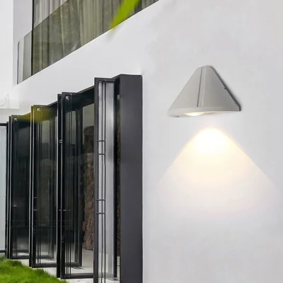 The Range B133 Wall Lamp - White / 0.25kg