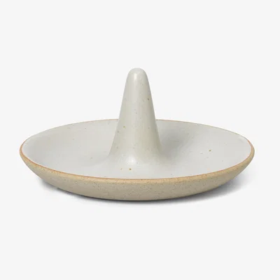 Nordic Nest Ferm Living Ring Cone ringholder Off-white speckle