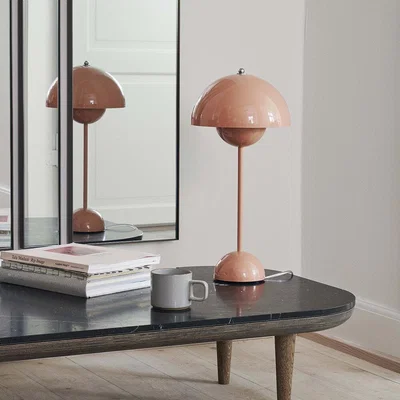 Amara &Tradition - Flowerpot Table Lamp VP3 - Beige Red