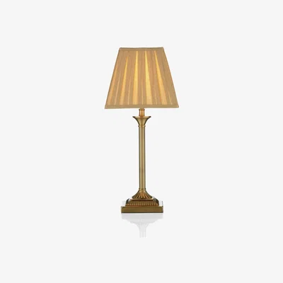 Knees dar lighting TAY4075-X Taylor Table Lamp Antique Brass with Shade