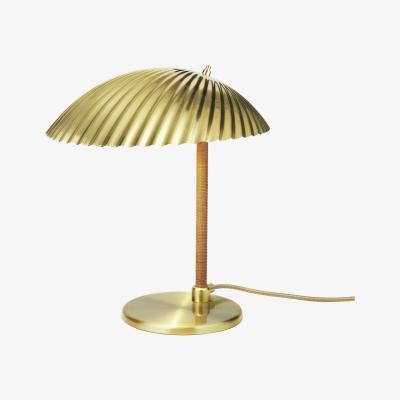 Made in Design 5321 Table lamp - / Réédition 1938 - Laiton by Gubi Gold