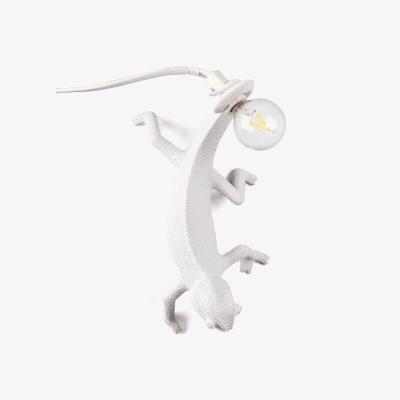 Made in Design Chameleon Going Down Wall light - / Wall light - Resin by Seletti White