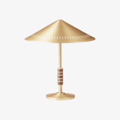 Nordic Nest LYFA Governor 405 table lamp Brass-walnut